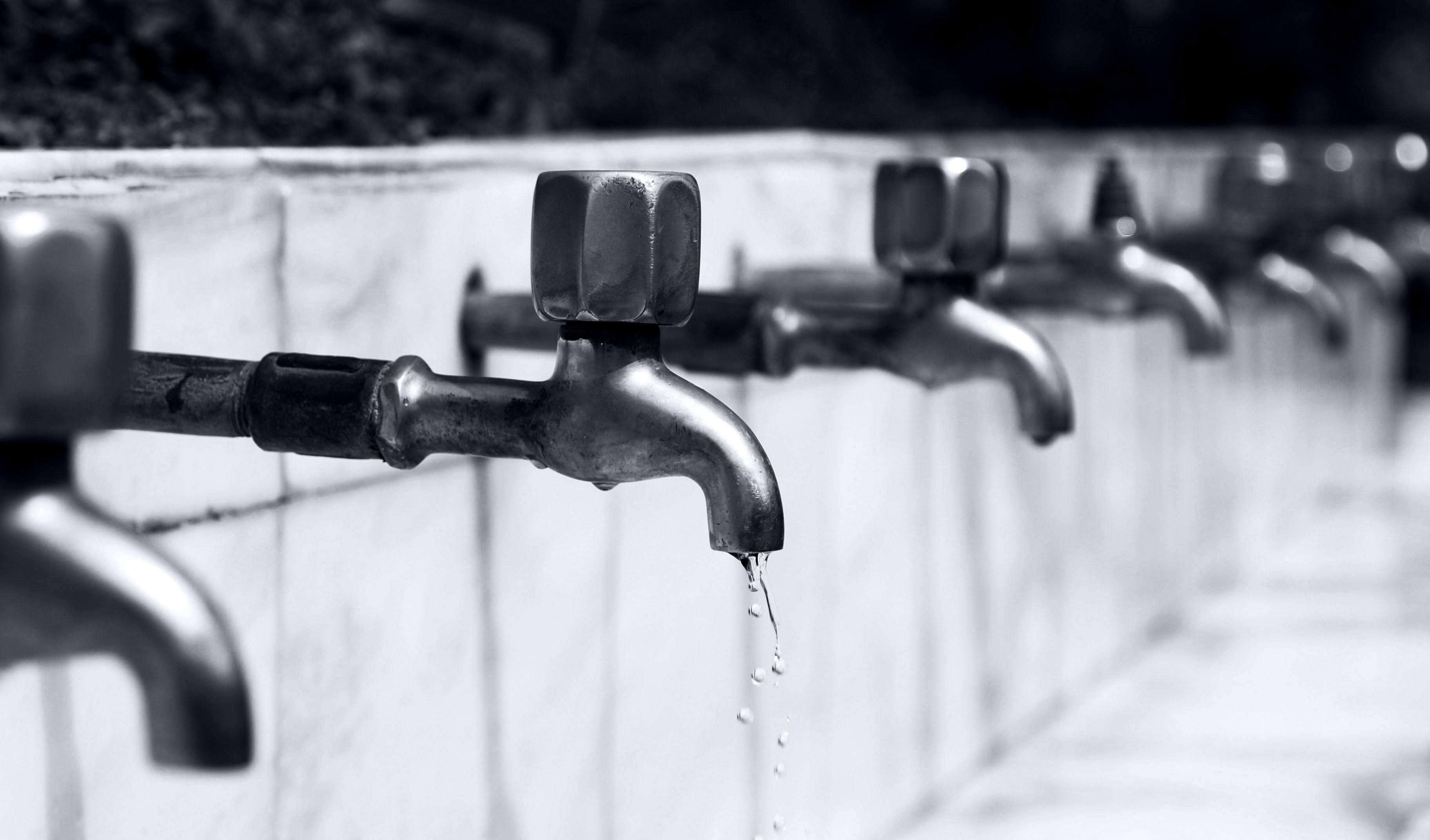 Water leaking from faucet - emergency plumbing situation